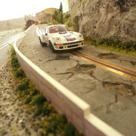 Rallyebahn mit Schlaglöchern